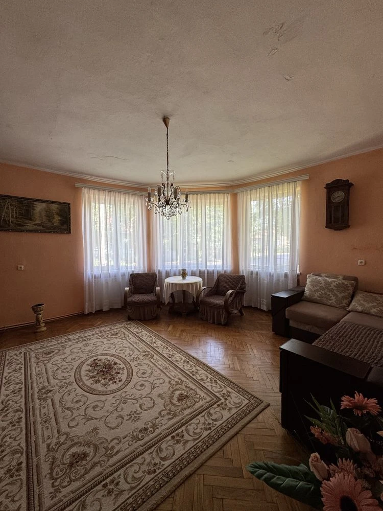 Sale of a 3-bedroom apartment in Rosivyg