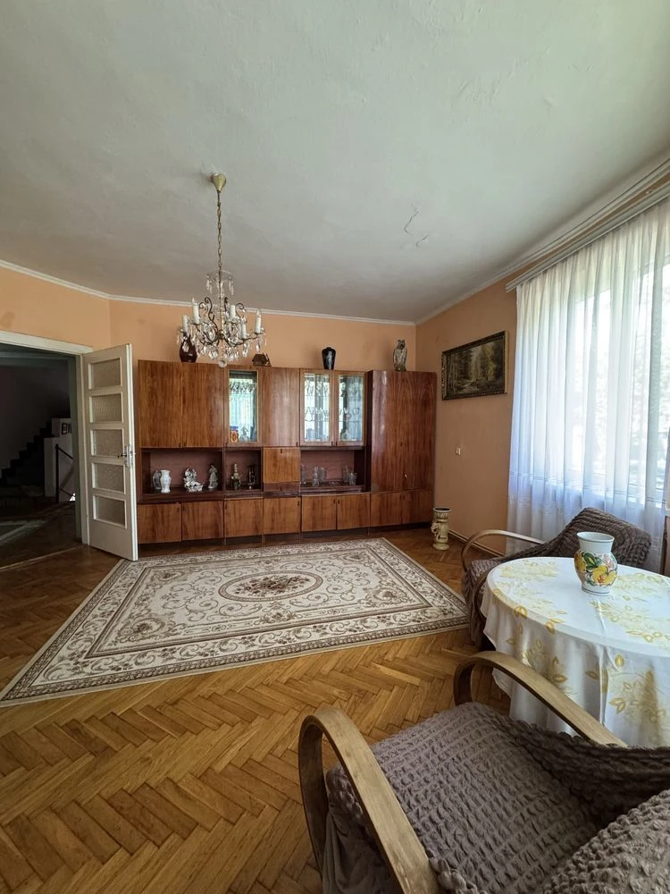 Sale of a 3-bedroom apartment in Rosivyg