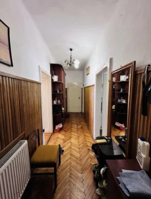 Продажа трехкомнатной квартиры на Петре