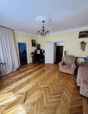 Продажа трехкомнатной квартиры на Петре