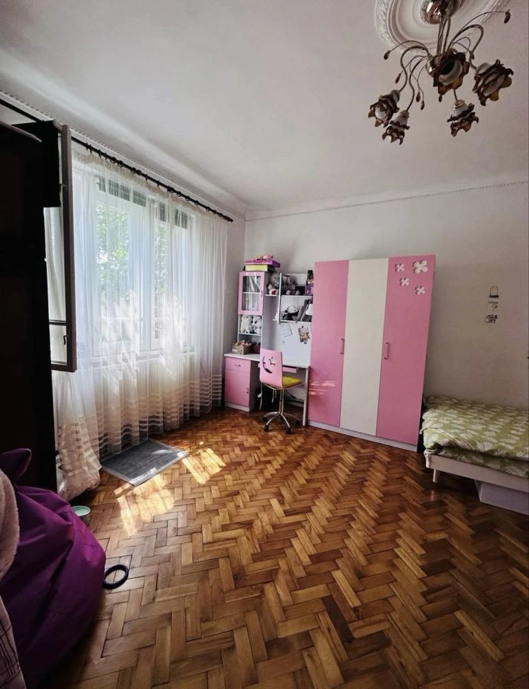 Продажа трехкомнатной квартиры на Петре