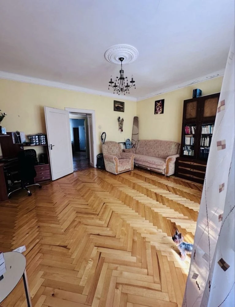 Продажа трехкомнатной квартиры на Петре