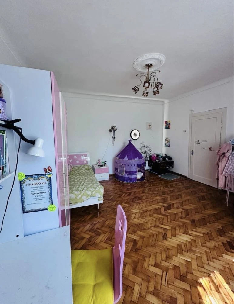 Продажа трехкомнатной квартиры на Петре