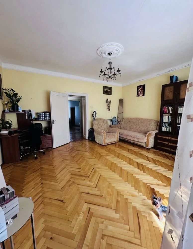 Продажа трехкомнатной квартиры на Петре