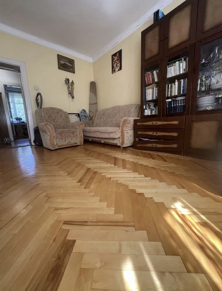 Продажа трехкомнатной квартиры на Петре