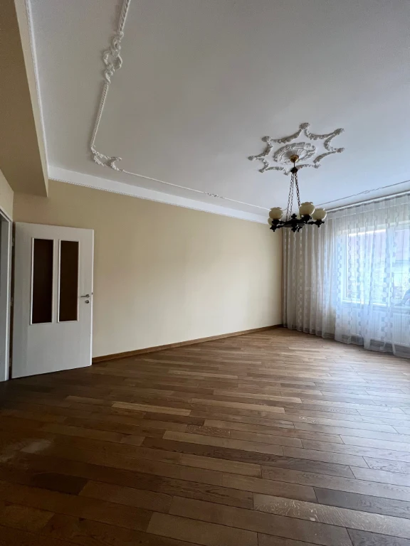 Продається 3-кімнатна квартира площею 109,8 кв.у самому серц
