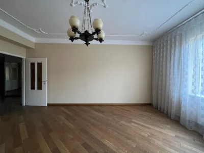 Продається 3-кімнатна квартира площею 109,8 кв.у самому серц