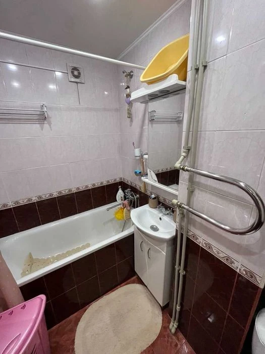 Sale of 2-room apartment. District - Cosmos. With repair