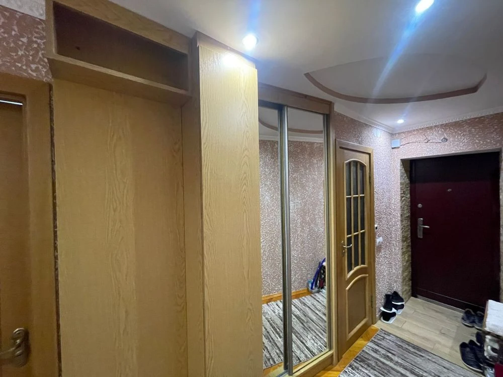Cozy 2-room apartment 60.5 sq m with renovation, furniture and appliances