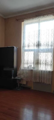 Квартира, житлове приміщення, підходить під комерцію.