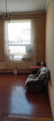 Квартира, житлове приміщення, підходить під комерцію.