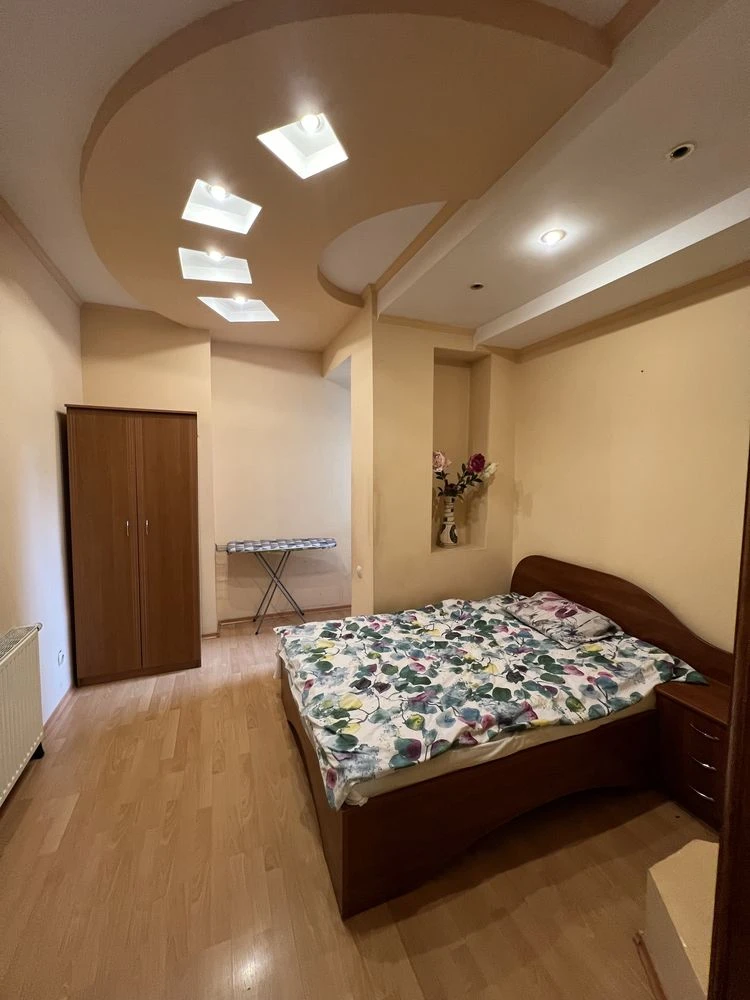 Продаж квартири Парканія
