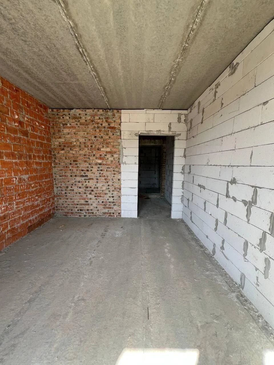 1 Plot, Perechyn. Uzhhorod Region. New Construction. Ready in 3 years