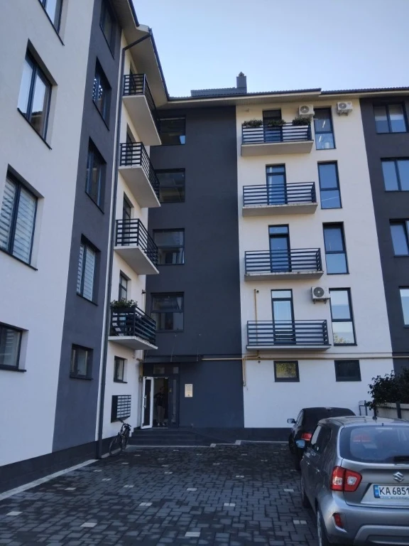 Продаю з газовим опаленням, 72 м², 2 кімнати. Свалява.