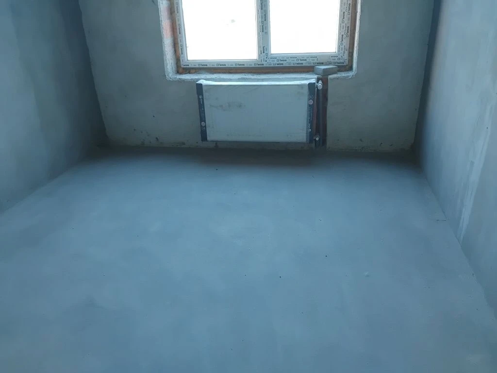 Продаю з газовим опаленням, 72 м², 2 кімнати. Свалява.