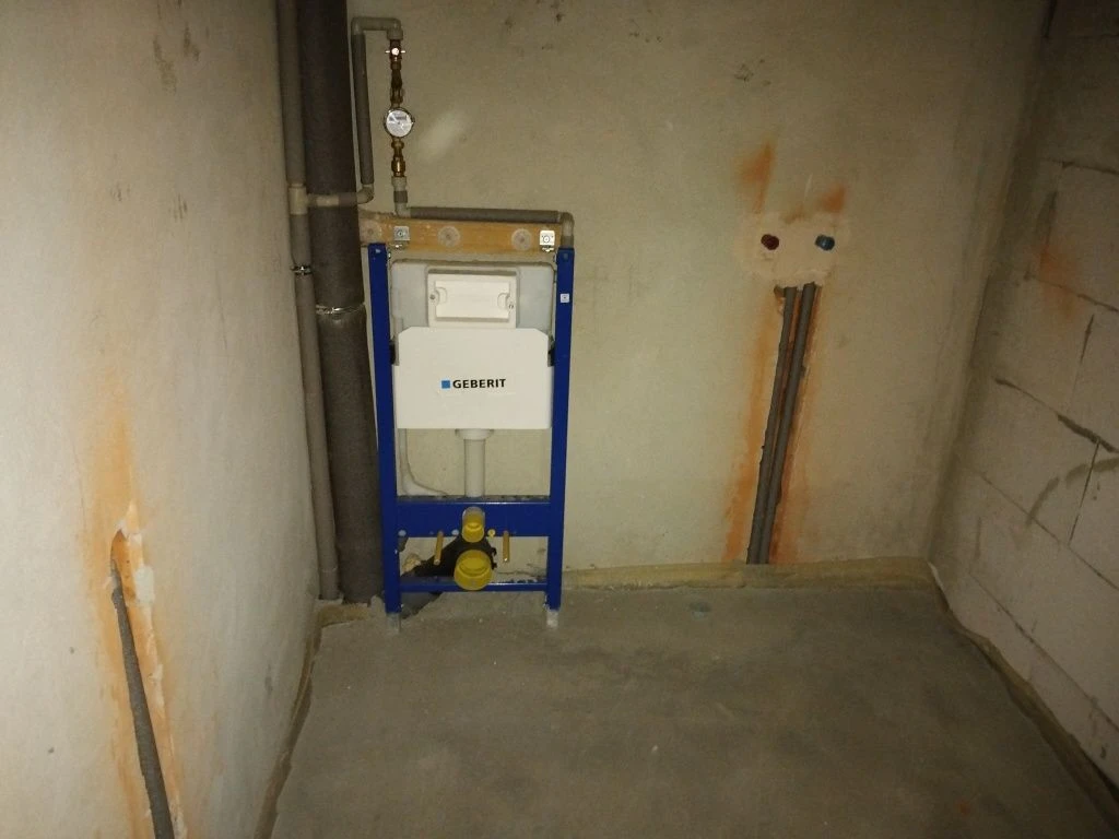 Продаю з газовим опаленням, 72 м², 2 кімнати. Свалява.