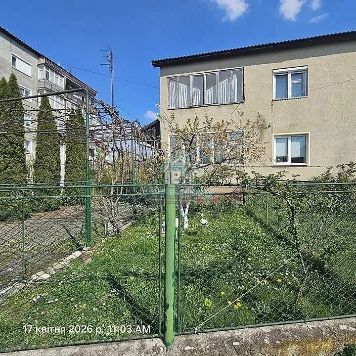 Продаж квартири з гаражем в Сваляві