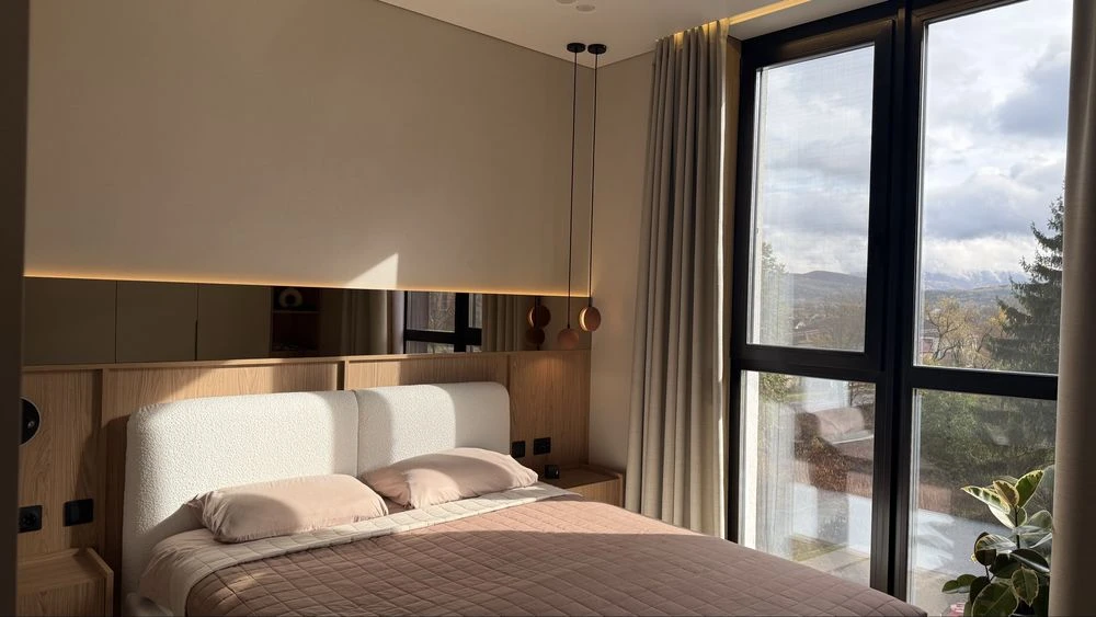 Spacious 2-bedroom apartment with view in Zakarpattia