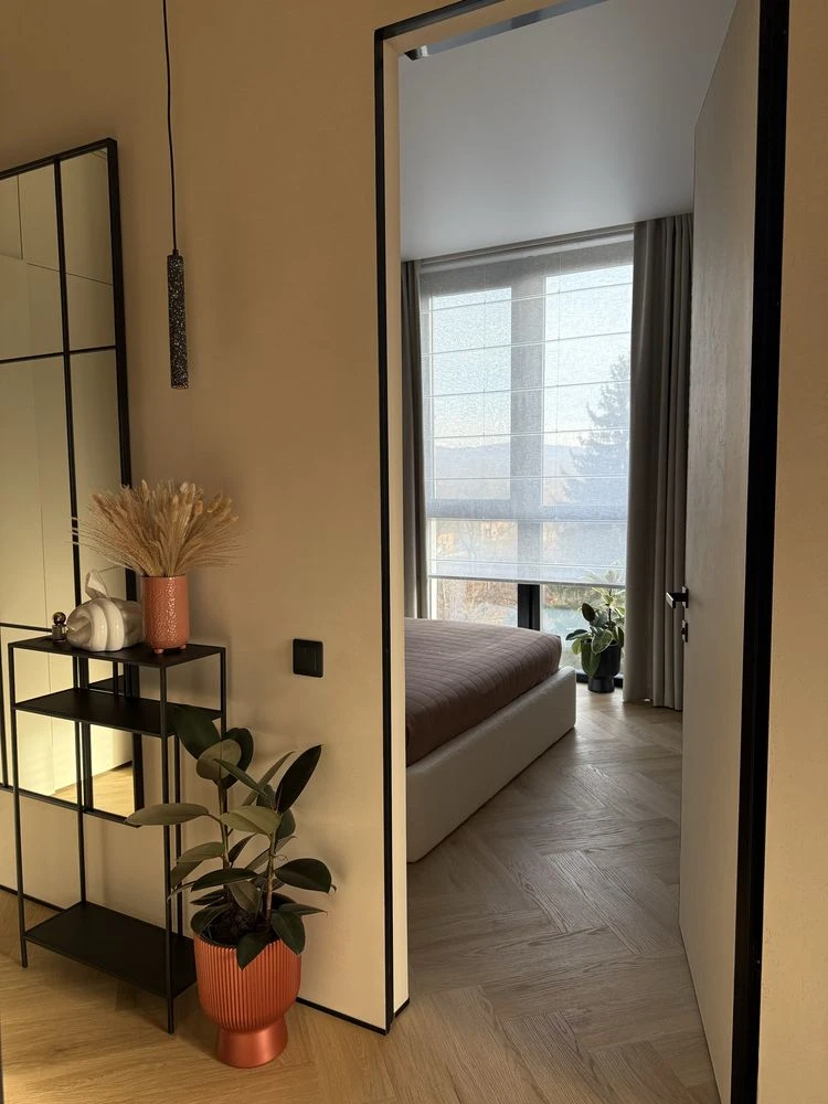 Spacious 2-bedroom apartment with view in Zakarpattia