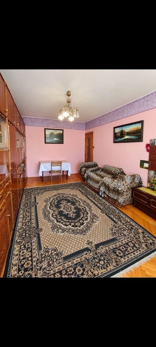 Продается 4-комнатная квартира, центр (Ощадбанк)