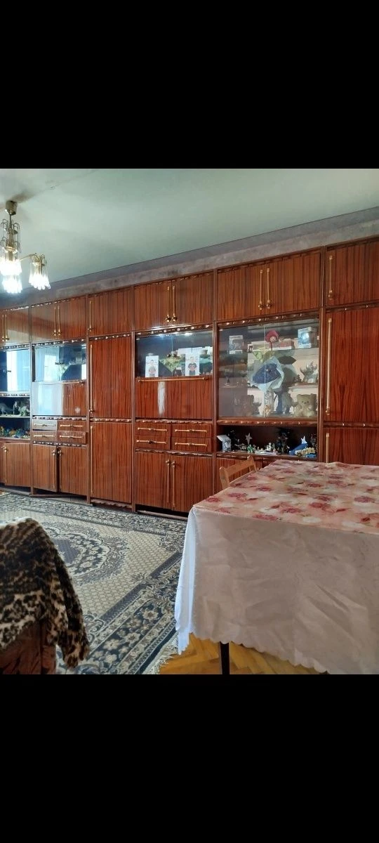 Продается 4-комнатная квартира, центр (Ощадбанк)
