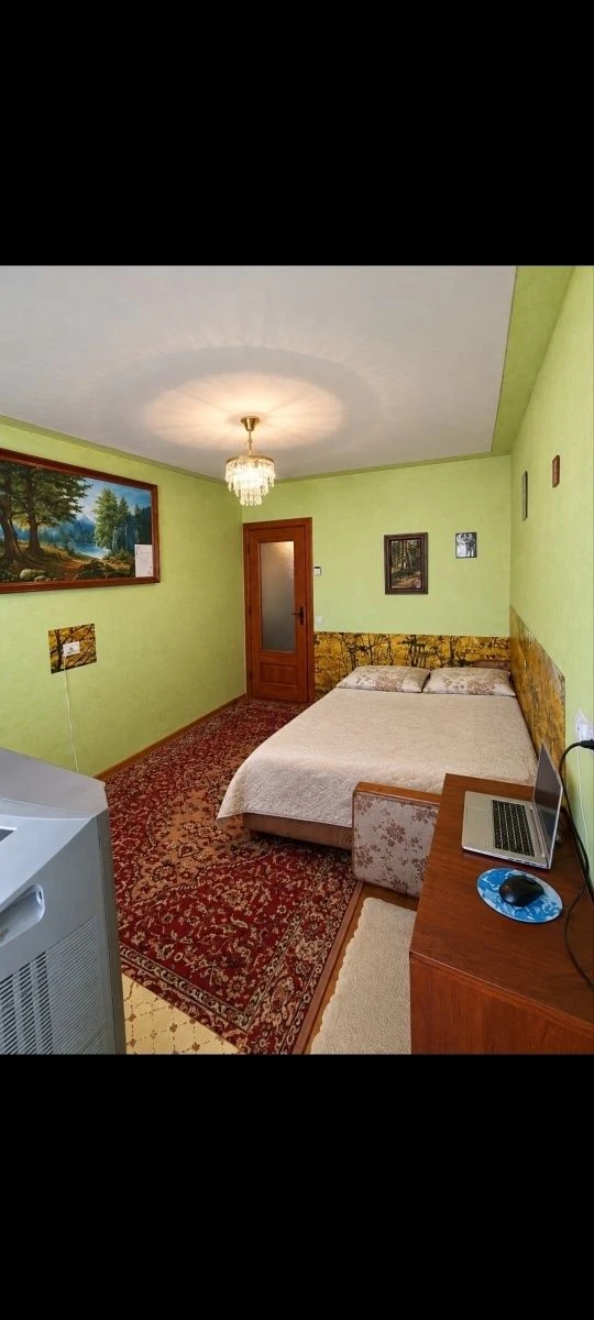 Продается 4-комнатная квартира, центр (Ощадбанк)