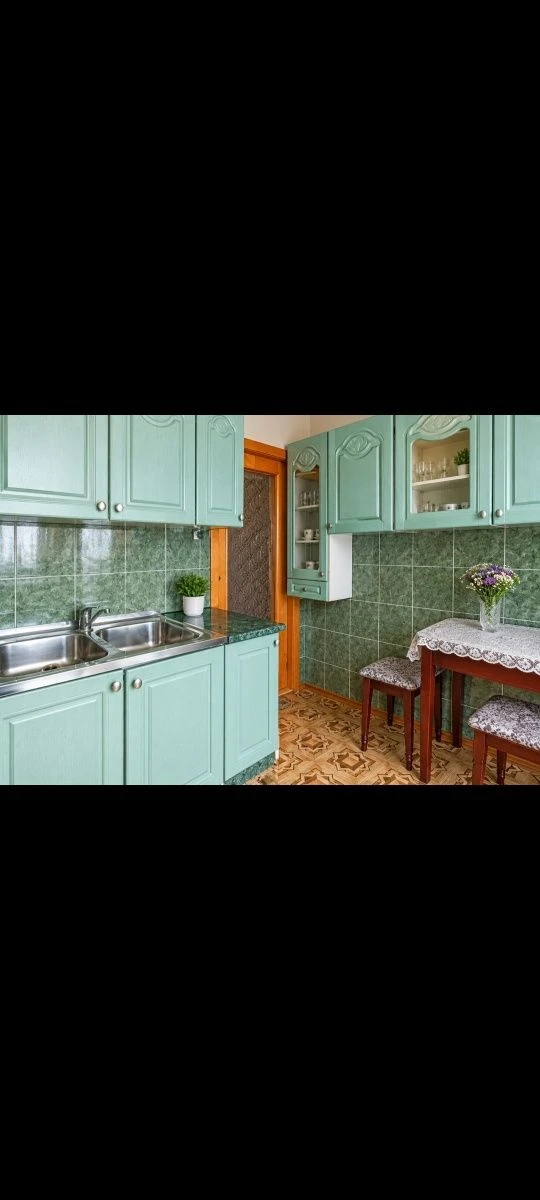 Продается 4-комнатная квартира, центр (Ощадбанк)