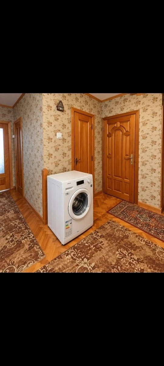 Продается 4-комнатная квартира, центр (Ощадбанк)