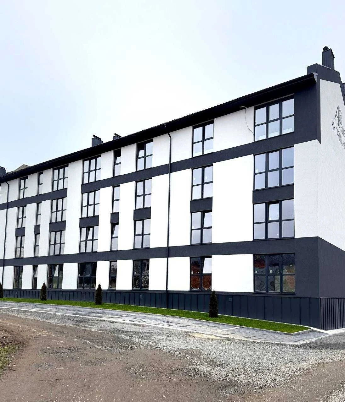 Продажа новостройки на склонах гор. ЖК "ARENA HILLS". Город Сва
