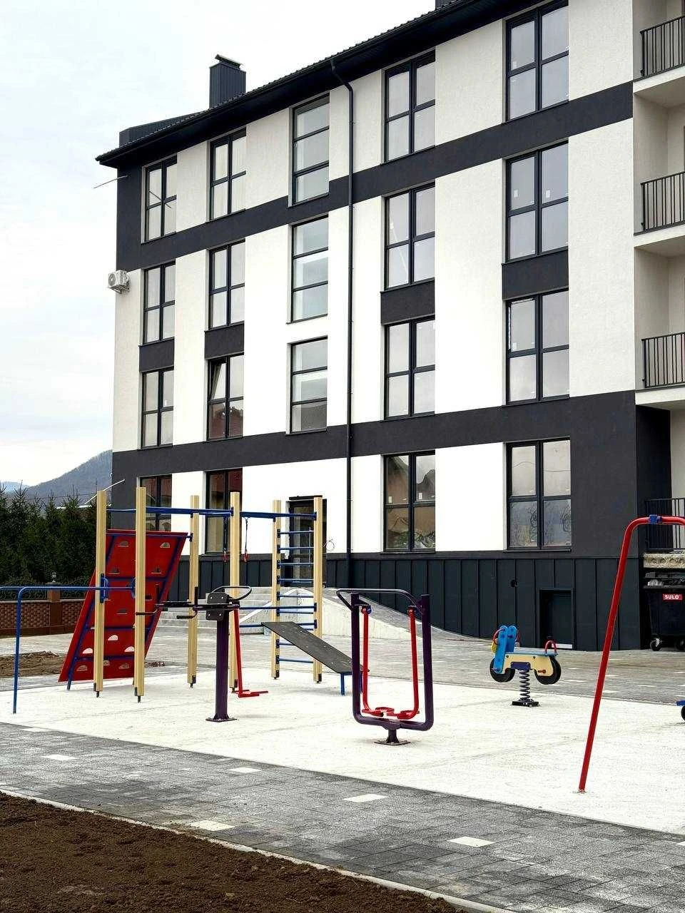 Sale of a new building. "ARENA HILLS" residential complex on the slopes of the mountains, Svalyava.