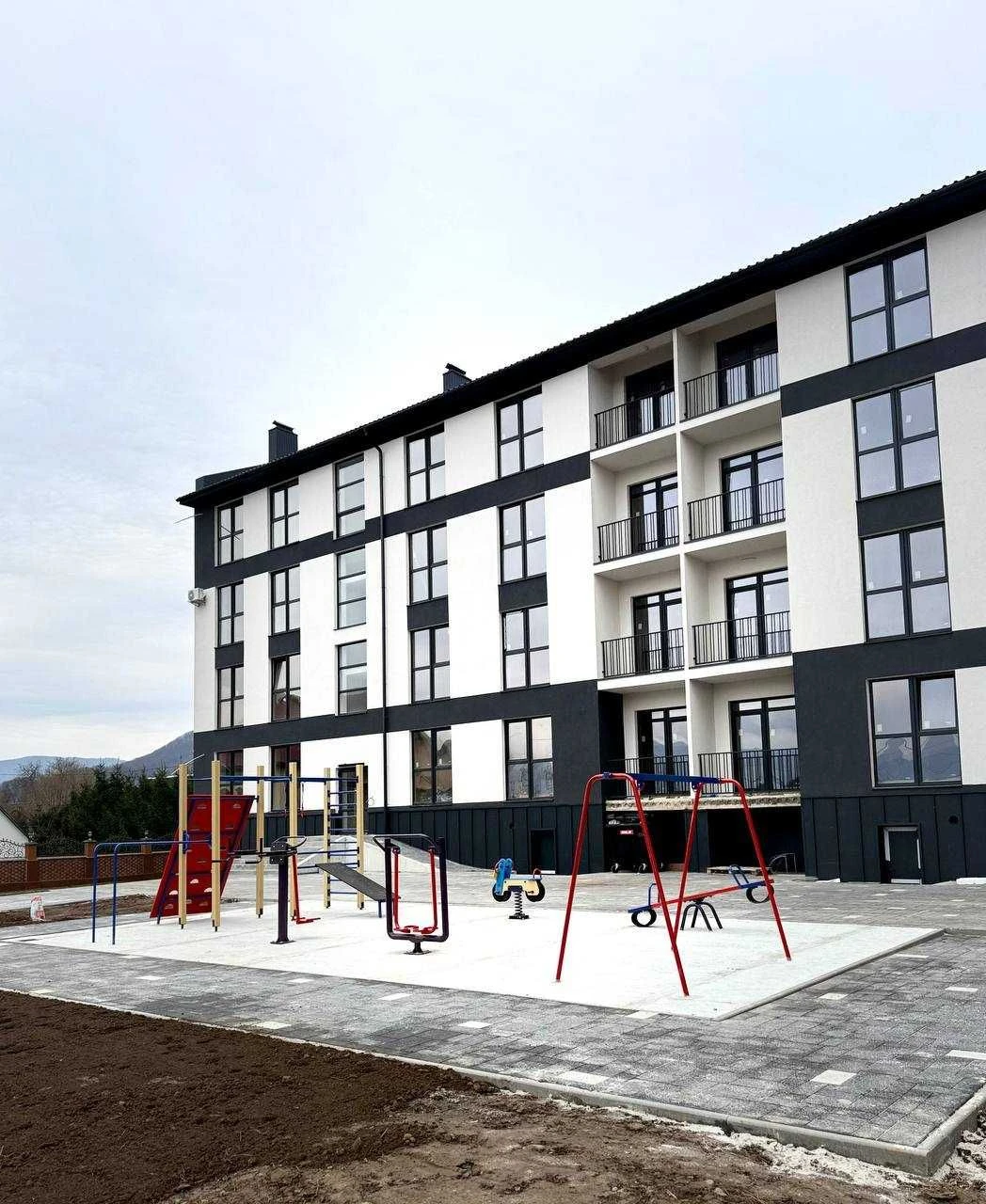 Sale of a new building. "ARENA HILLS" residential complex on the slopes of the mountains, Svalyava.