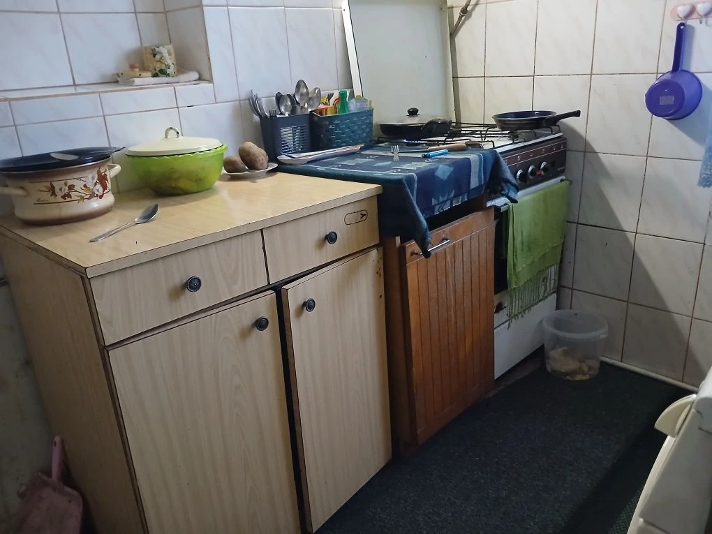 Ціну знижено . Продамо квартиру у одноєтажному богатоквартир