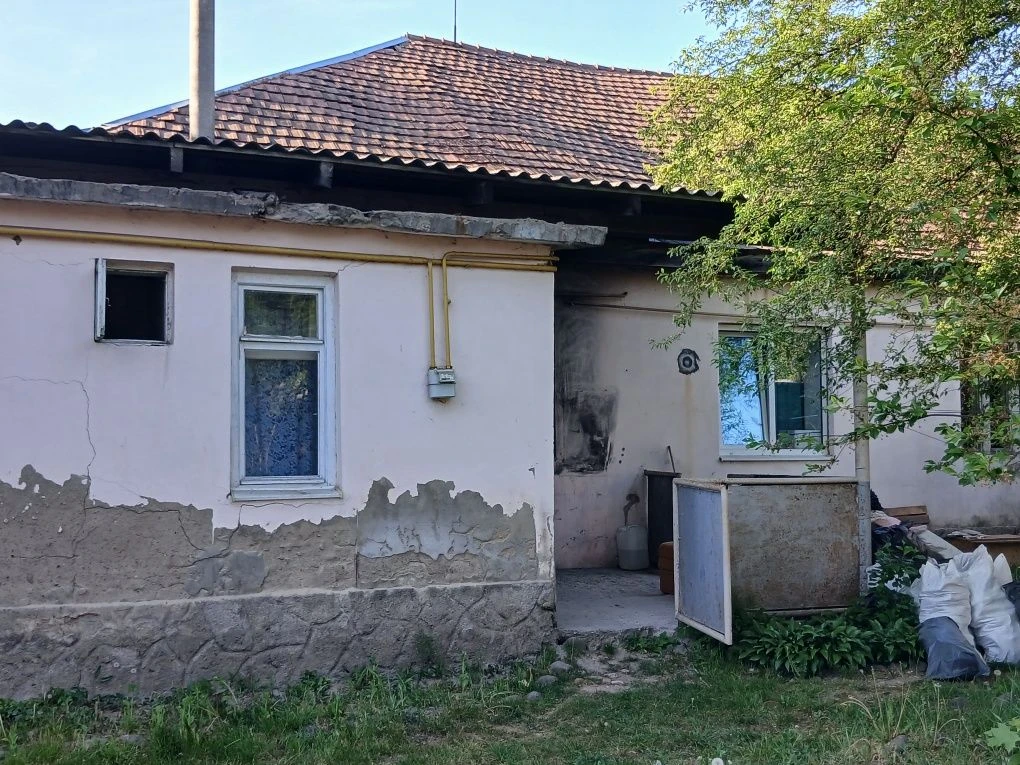 Ціну знижено . Продамо квартиру у одноєтажному богатоквартир