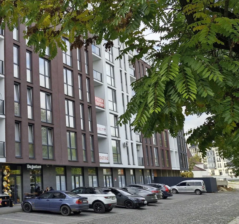 Закарпатська область. Продаж квартири в сучасному житловому комплексі в місті Свалява