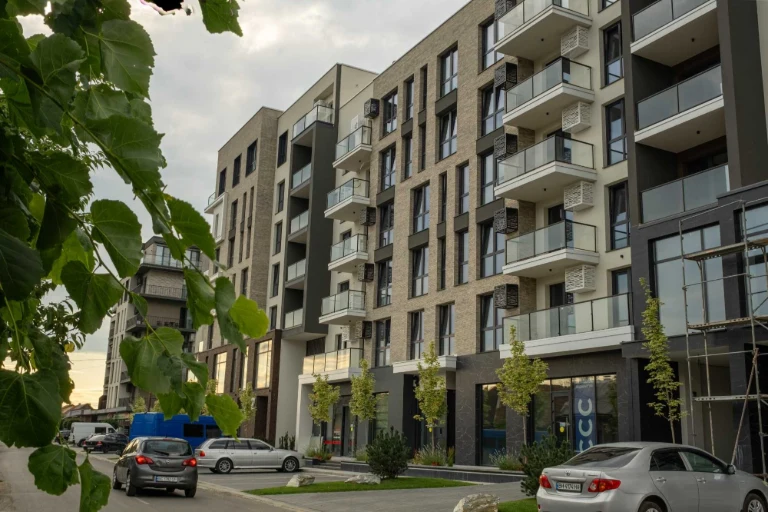 Продаж квартири, зданої в експлуатацію, з терасою