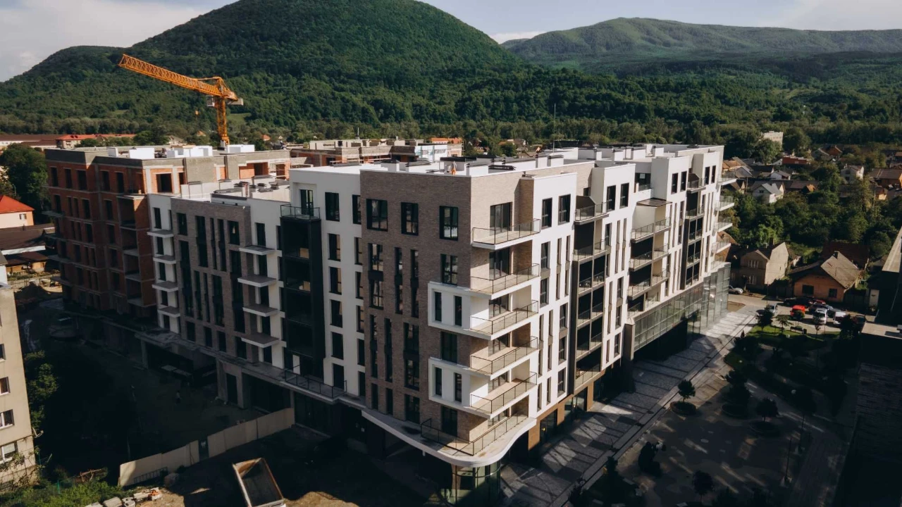 Продаж введеної в експлуатацію квартири з терасою та чудовим