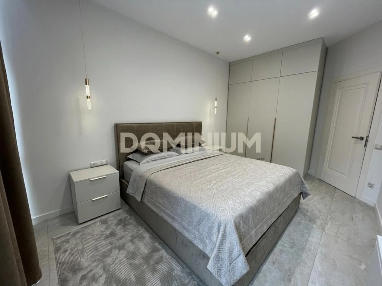 Spacious, modern apartment in the Sky Ci complex for sale