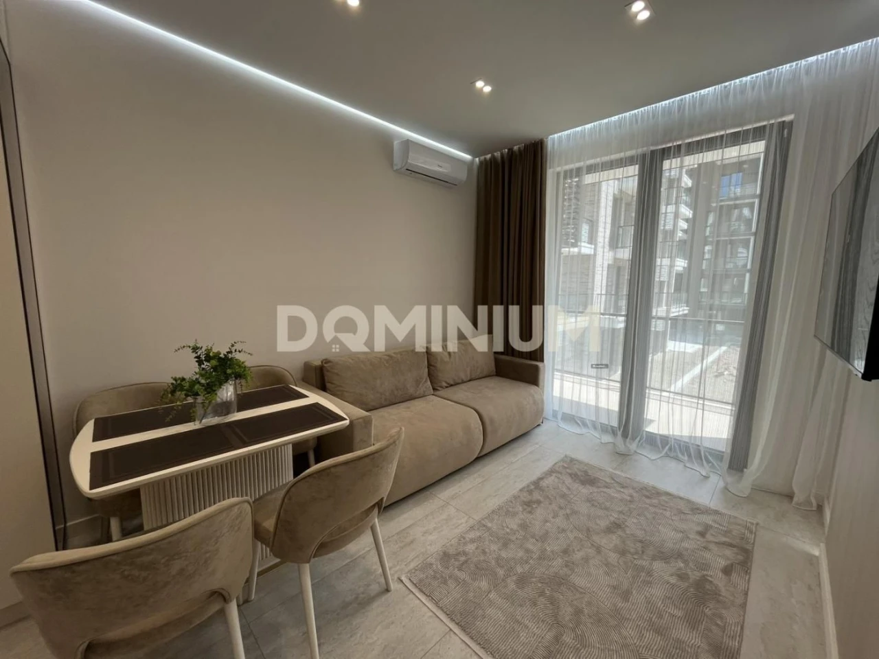 Spacious, modern apartment in the Sky Ci complex for sale