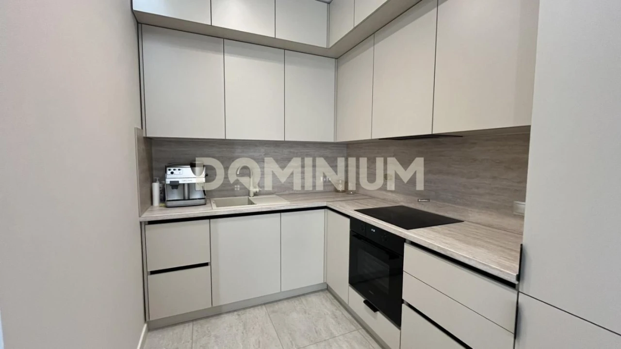Spacious, modern apartment in the Sky Ci complex for sale