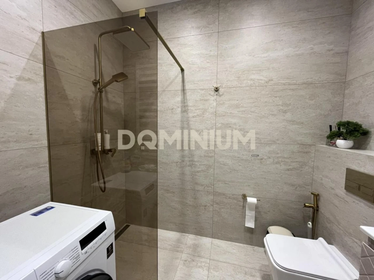 Spacious, modern apartment in the Sky Ci complex for sale