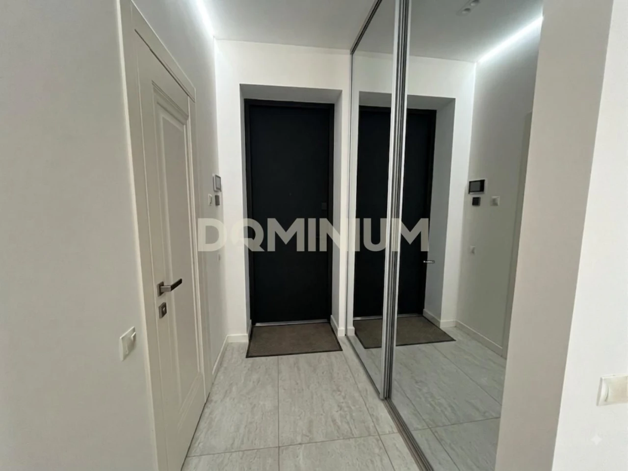 Spacious, modern apartment in the Sky Ci complex for sale