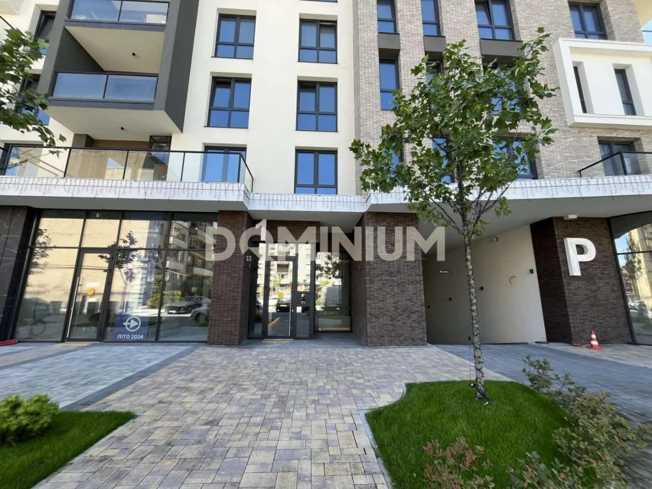 Spacious, modern apartment in the Sky Ci complex for sale