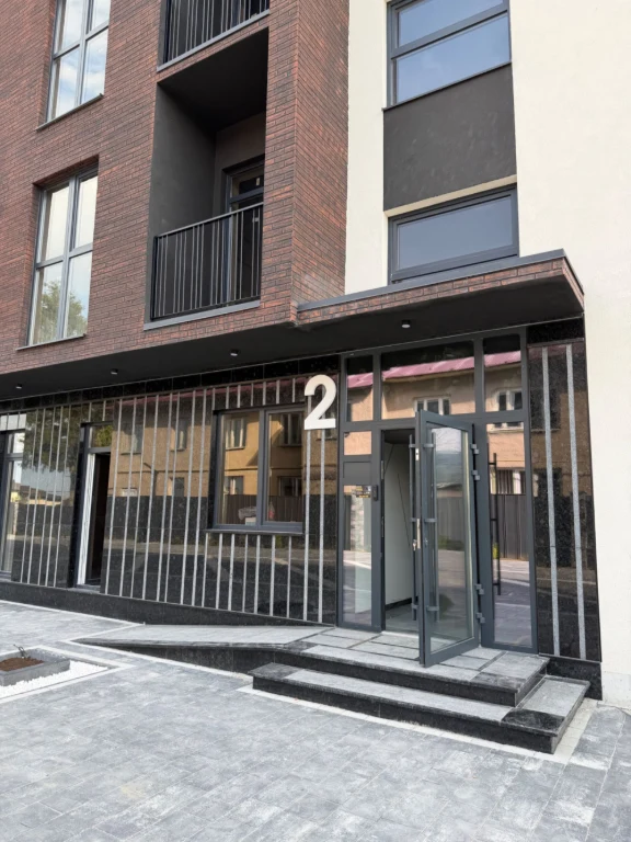 Продається сучасна 2-кімнатна квартира в Тячеві