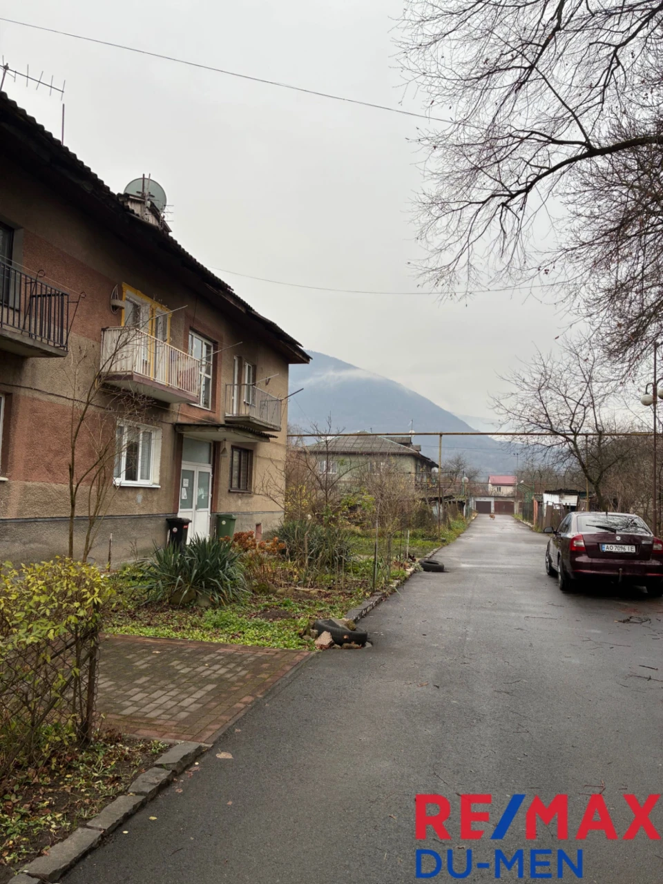 Продається простора 3-кімнатна квартира в місті Тячів