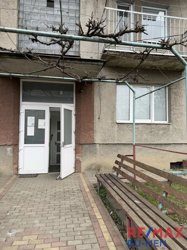 Продається простора 3-кімнатна квартира у місті Тячів