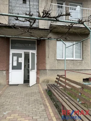 Продається простора 3-кімнатна квартира у місті Тячів