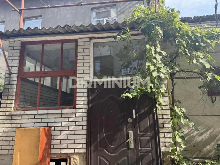 Хуст . Напівособняк . Продаж. Ценрт.