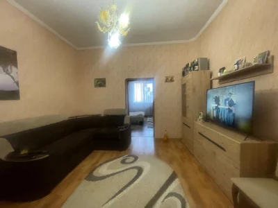 Продається квартира - будинок в місті Хуст!