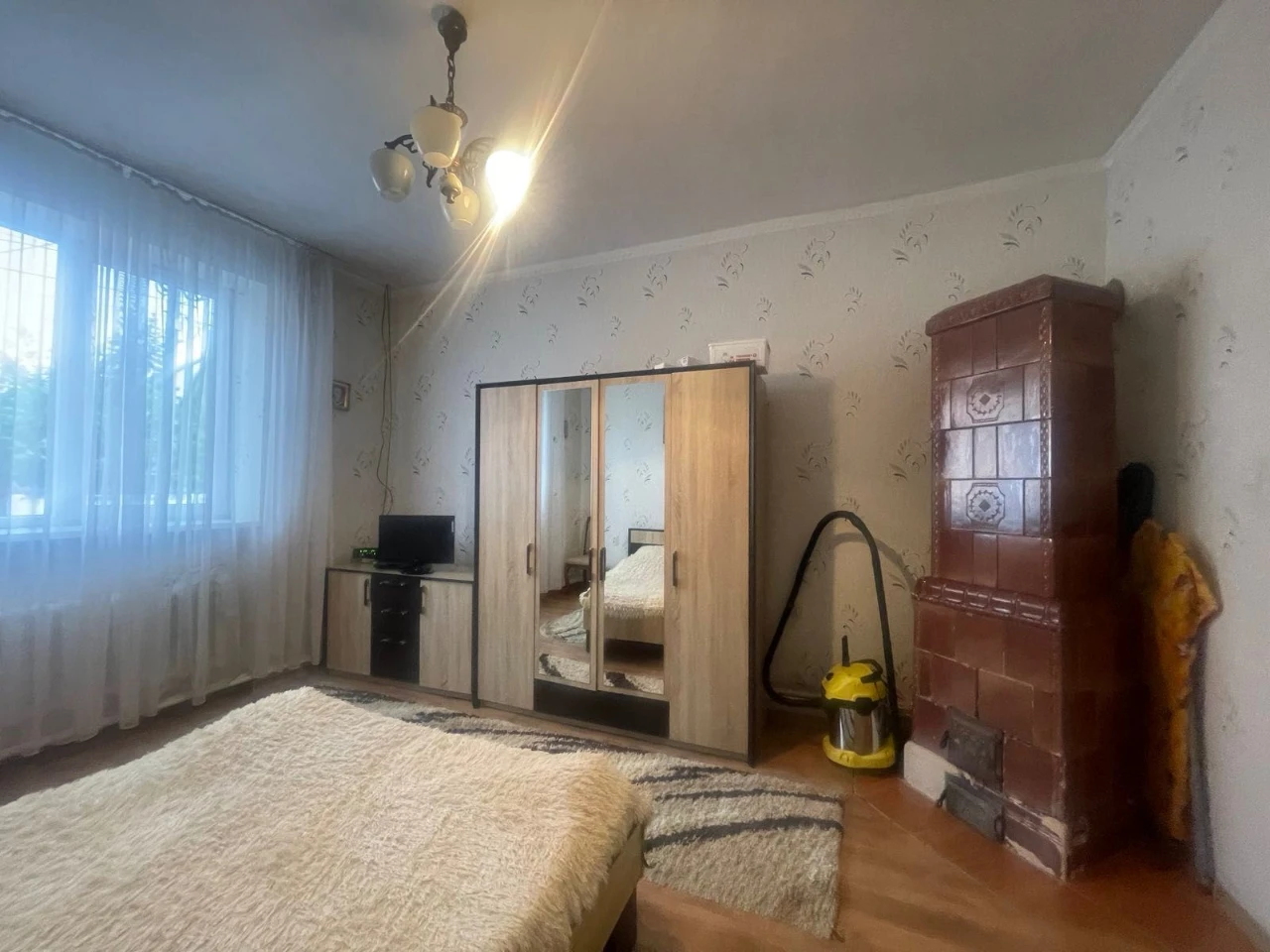 Продається квартира - будинок в місті Хуст!