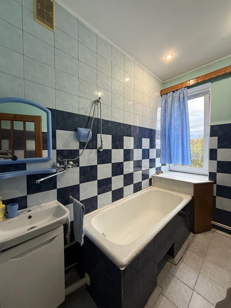 For Sale: Cozy 3-bedroom apartment in the center of Chop, can be financed